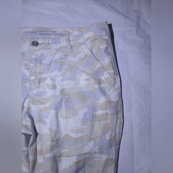 GAP Women’s Skinny Camo Pants | Beige & White | Size 12P | - Picture 3 of 4